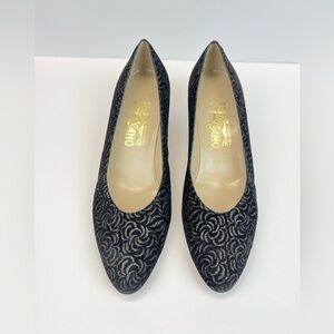Salvatore Ferragamo 9.5 AA Black and Silver Floral Shimmer Pumps Vintage Italy